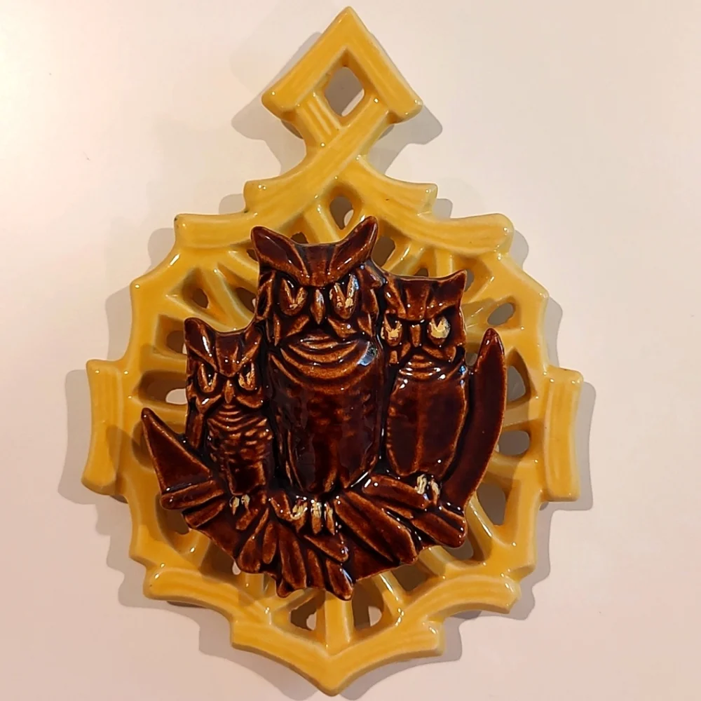 Vintage McCoy Pottery Wall Pocket Rare Owls Trio Brown And Yellow MCM